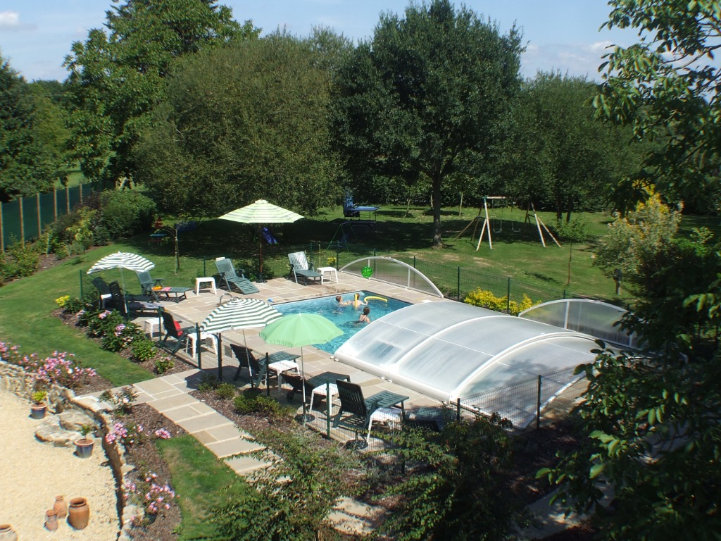 SELF CATERING LUXURY BRITTANY GITE, 5 BEDROOMS SLEEPS 12+ — 5-camere Gite a Brittany