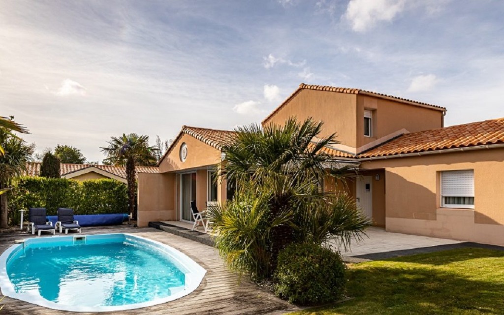 Villa Sophora - sleeps 8 with private pool