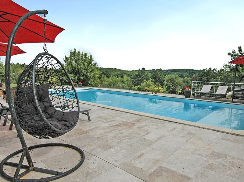 Secluded Luxury Retreat A Short Walk from Town