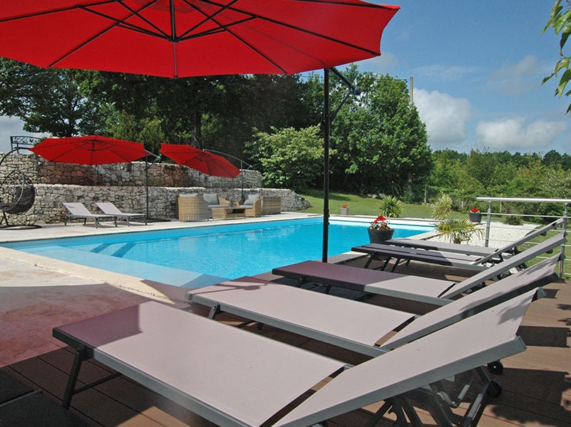 Secluded Luxury Retreat A Short Walk from Town