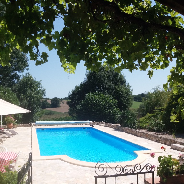Idyllic large family friendly gite+cottage+private pool+gardens+views