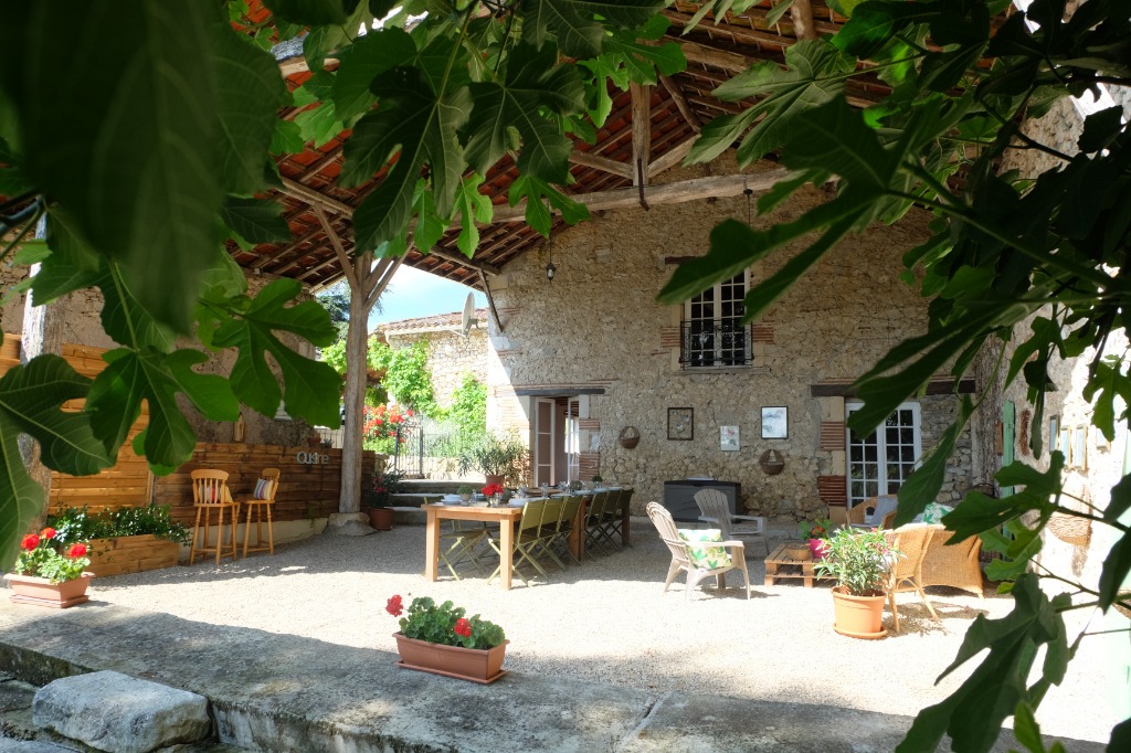 Idyllic large family friendly gite+cottage+private pool+gardens+views