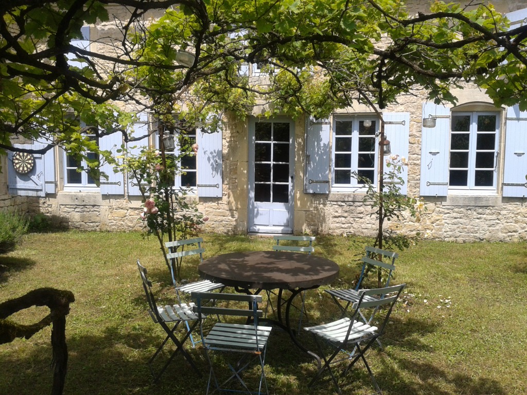 Charentaise farmhouse with private heated pool — 4-sypialnie Gite w Charente-Maritime