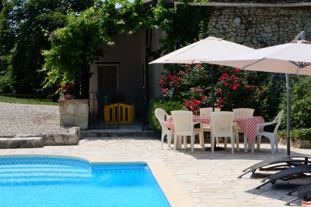 Idyllic large family friendly gite+cottage+private pool+gardens+views
