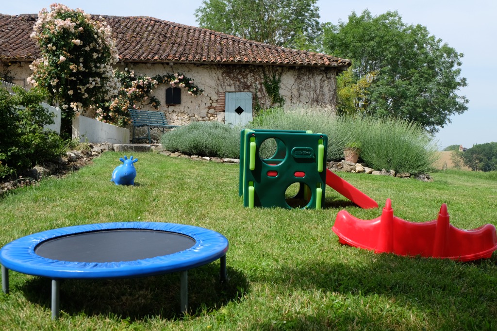Idyllic large family friendly gite+cottage+private pool+gardens+views
