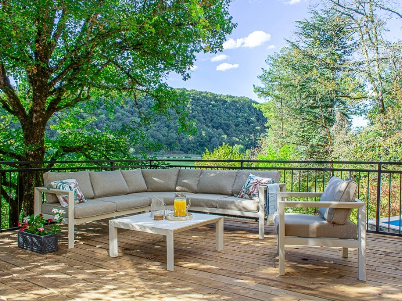 Lakeside property on the Lot Dordogne border, walk to amenities