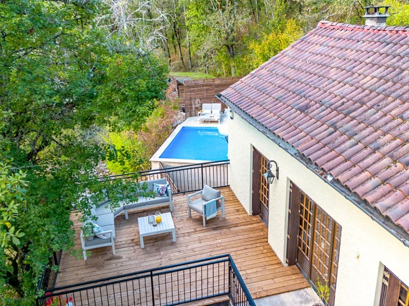 Lakeside property on the Lot Dordogne border, walk to amenities