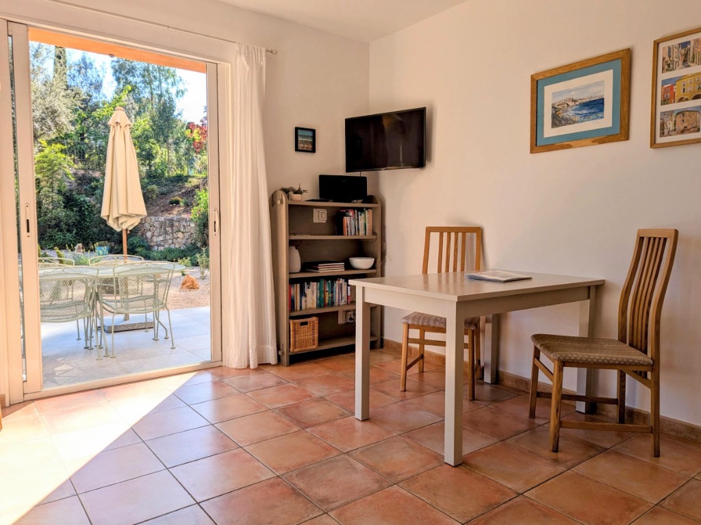 Lou Messugo sunny garden apartment with pool inland Côte d'Azur