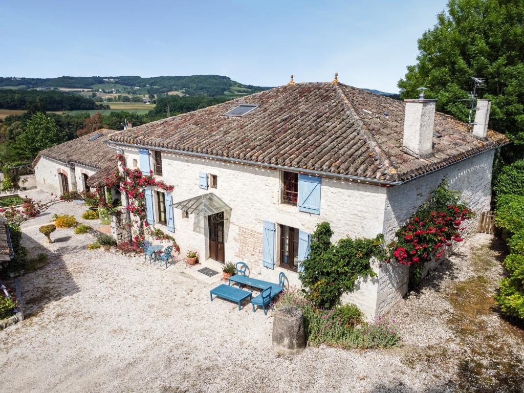 2 large gites with 2 private pools, sleeps 20