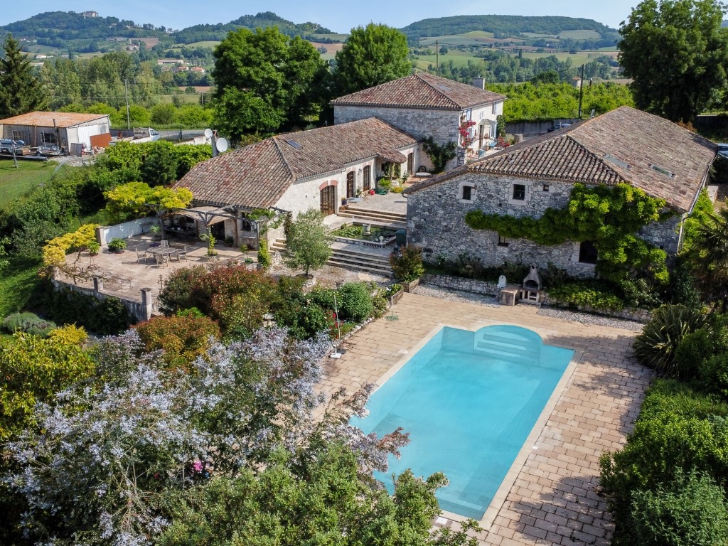 2 large gites with 2 private pools, sleeps 20 — 9-slaapkamer Gîte in Tarn-et-Garonne