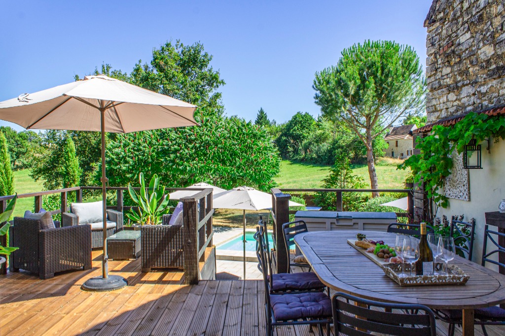 La Garnison Villa for 8 - Village stay with pool and garden