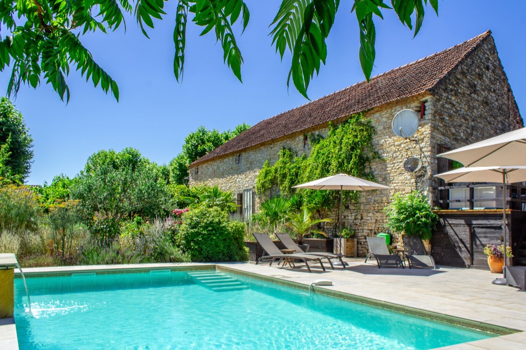 La Garnison Villa for 8 - Village stay with pool and garden