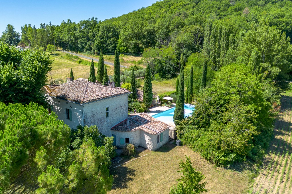 Secluded multi-Unit country house in Montcuq with heated pool — 5-bed House in Lot