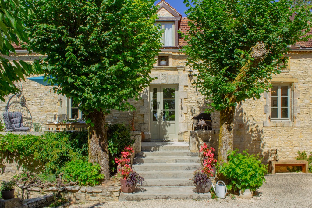 La Garnison Villa for 8 - Village stay with pool and garden