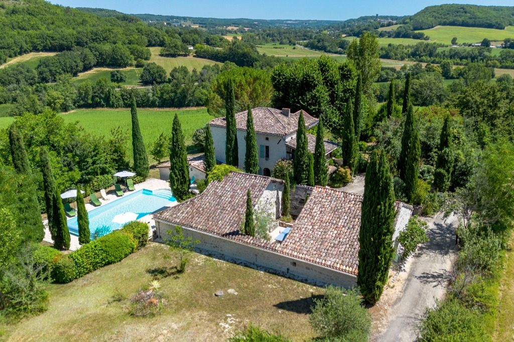 Secluded multi-Unit country house with heated pool