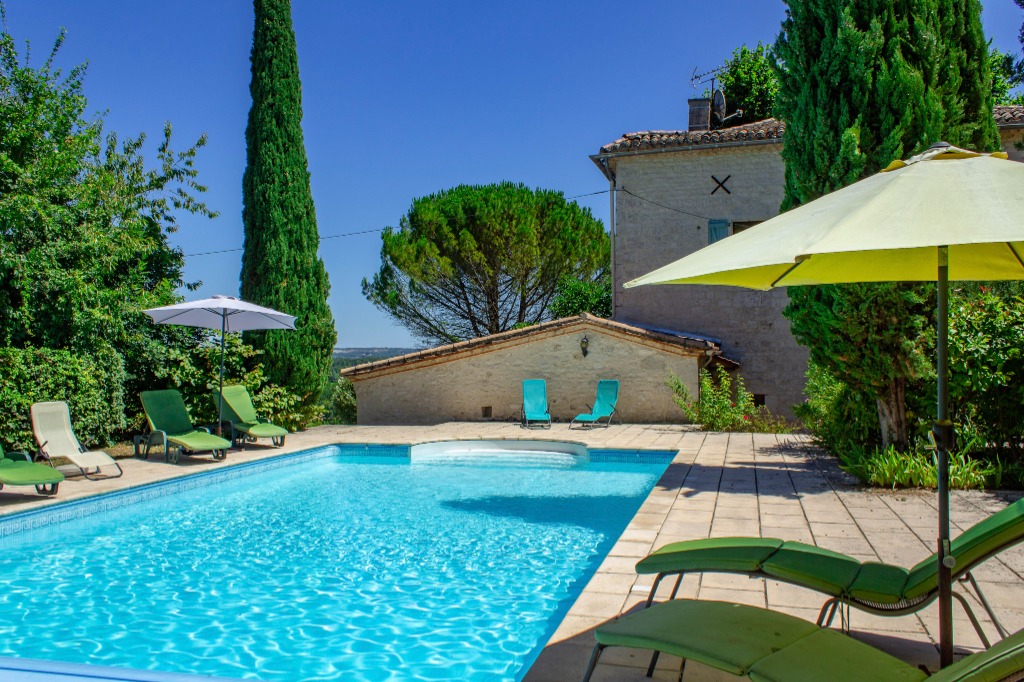 Secluded multi-Unit country house with heated pool