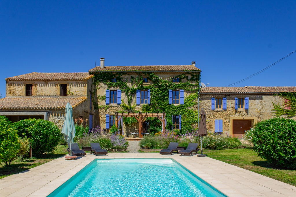 Villa Las Capelas - Pool overlooking the Pyrenees, games room, gym and more