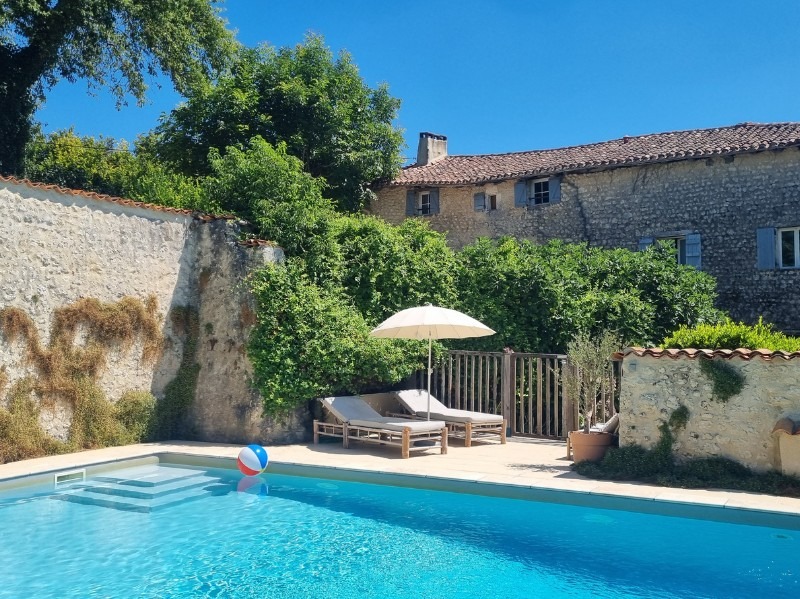 Les Chauvins - 2 independent gîtes with far reaching countryside views — 5-chambres Maison à Charente