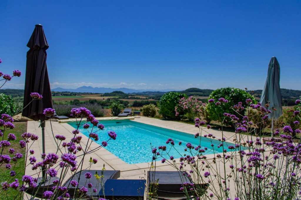 Villa Las Capelas - Pool overlooking the Pyrenees, games room, gym and more