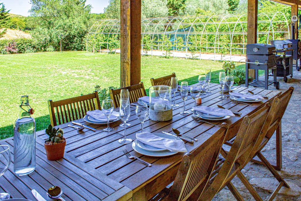 Villa Las Capelas - Pool overlooking the Pyrenees, games room, gym and more