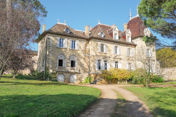 Chateau in Beaujolais with pool — 12-bed Chateau / Country House in Rhone-Alpes