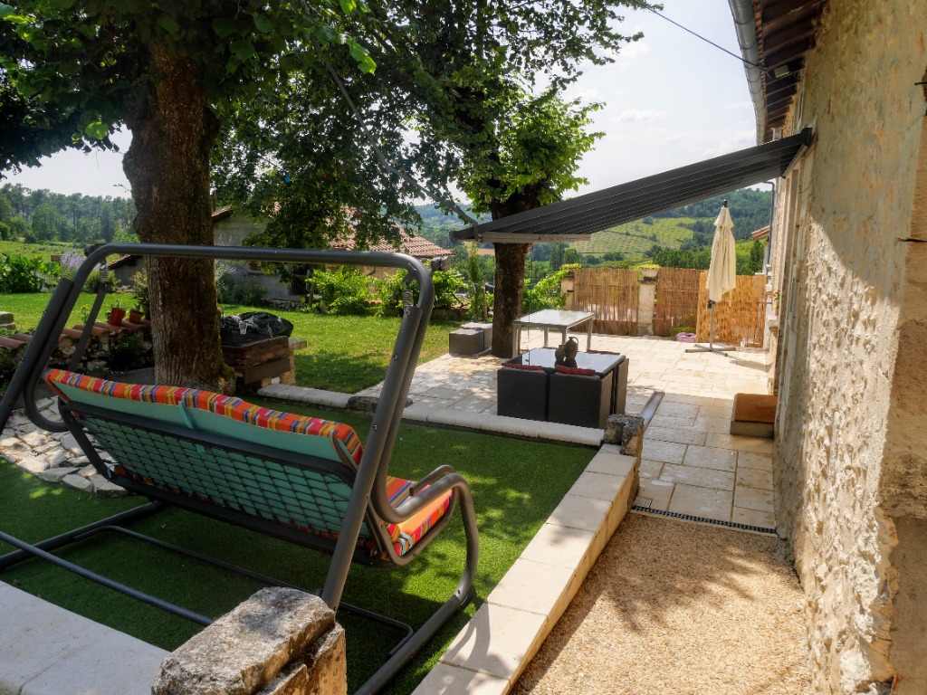 Large comfortable gîtte with swimming pool+ spa suitable for 12 people