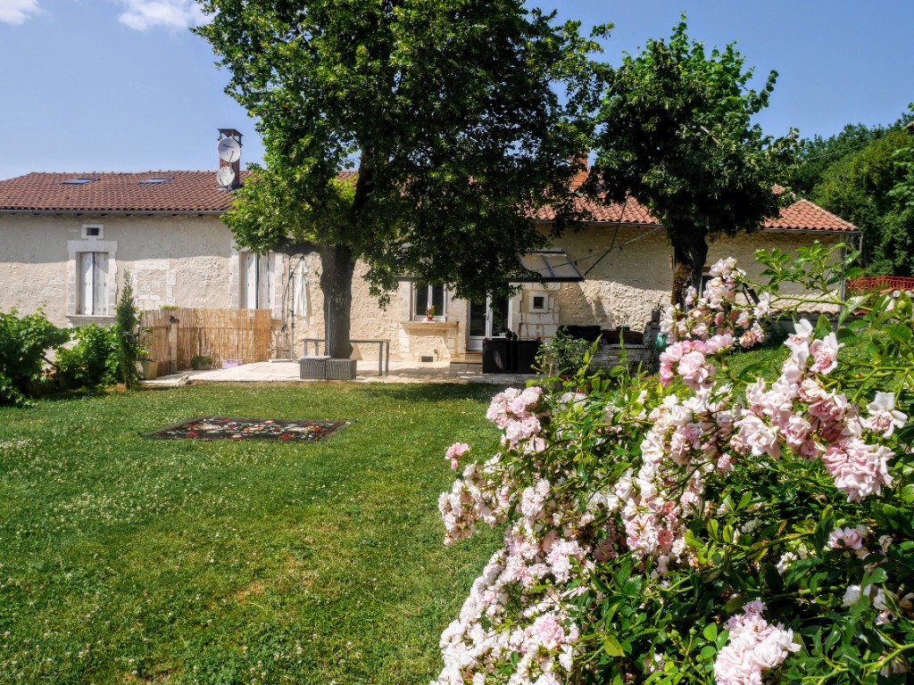 Large comfortable gîtte with swimming pool+ spa suitable for 12 people — 5-camere Gite a Aquitaine