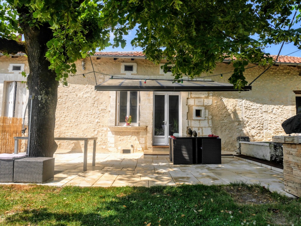 Large comfortable gîtte with swimming pool+ spa suitable for 12 people