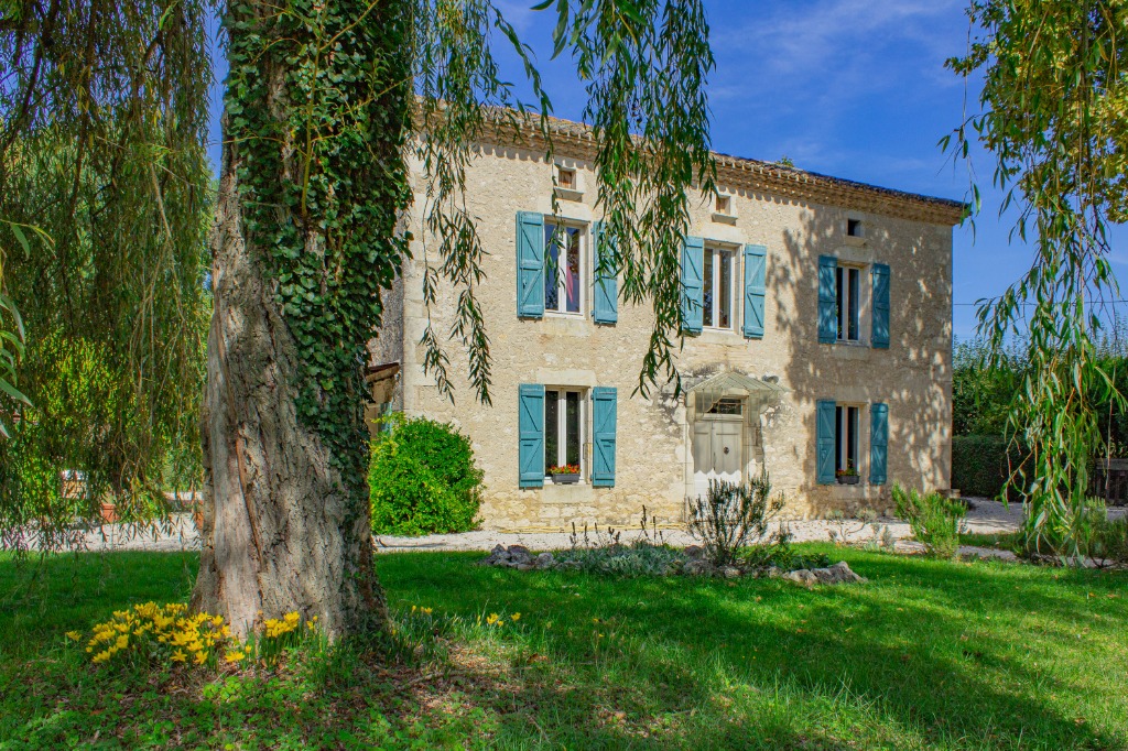 Secluded villa with pool in Lauzerte - flexible changeover days