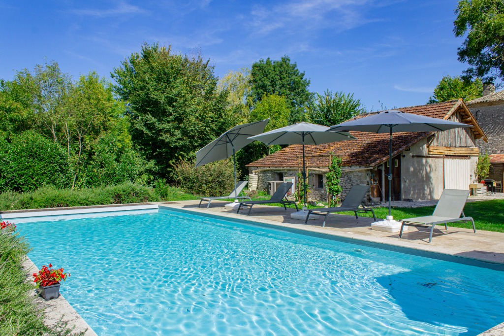 Secluded villa with pool in Lauzerte - flexible changeover days