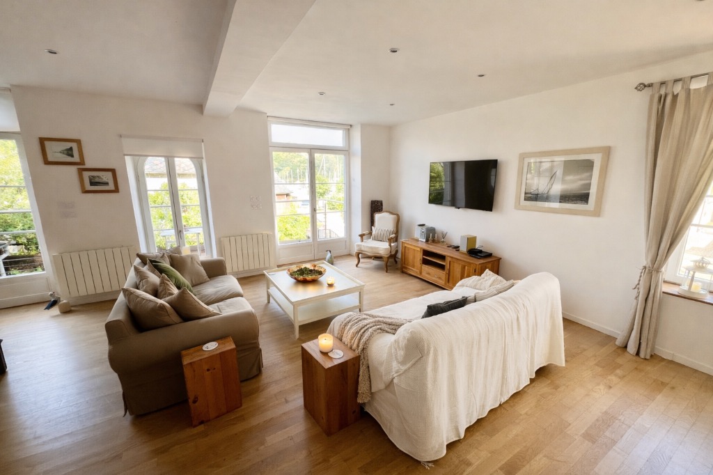 3★ Riverside Gîte near Dinan | Sleeps 6 • Pet-Friendly • River Views | La Maison Rose