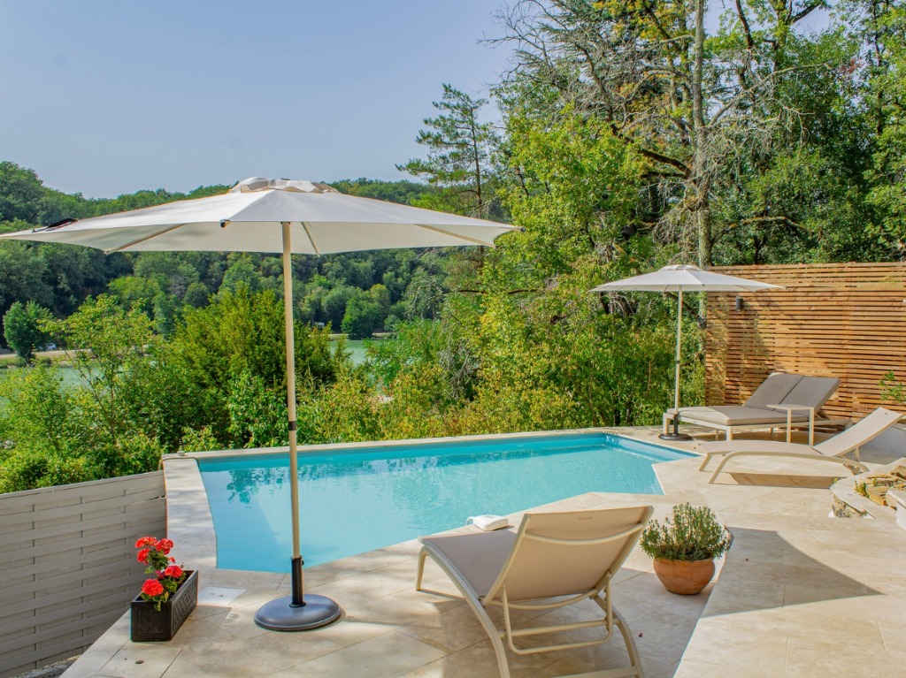 Lakeside property on the Lot Dordogne border, walk to amenities — 3-chambres Maison à Lot