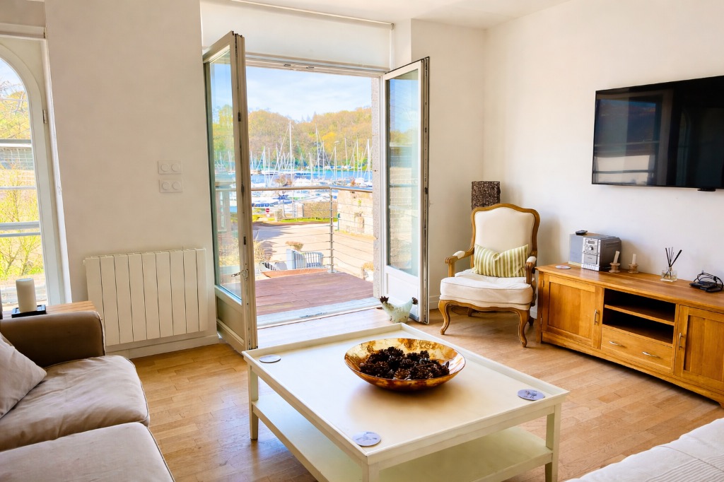 3★ Riverside Gîte near Dinan | Sleeps 6 • Pet-Friendly • River Views | La Maison Rose