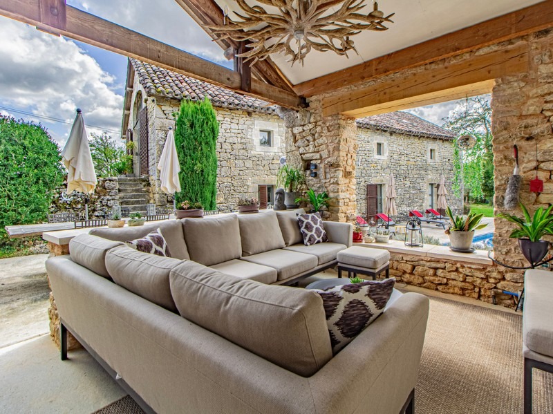 Stylish Character Barn in a Natural Park, near Cahors