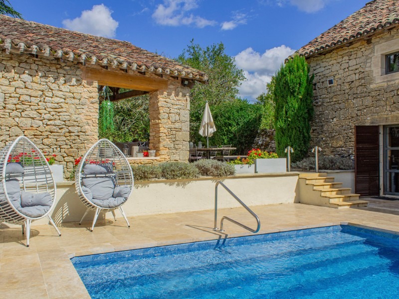 Stylish Character Barn in a Natural Park, near Cahors