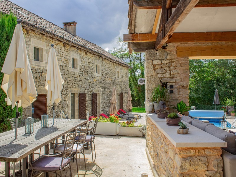Stylish Character Barn in a Natural Park, near Cahors