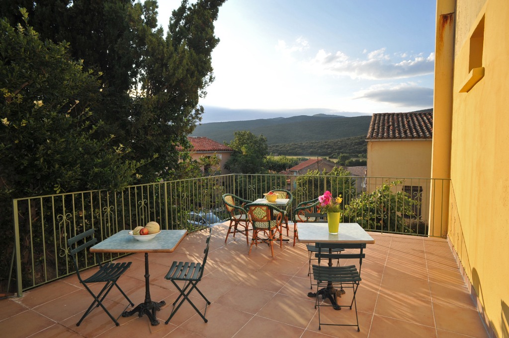 Large 7 bed.-7 Bath.Gite with swimmingpool in Beautiful Corbieres