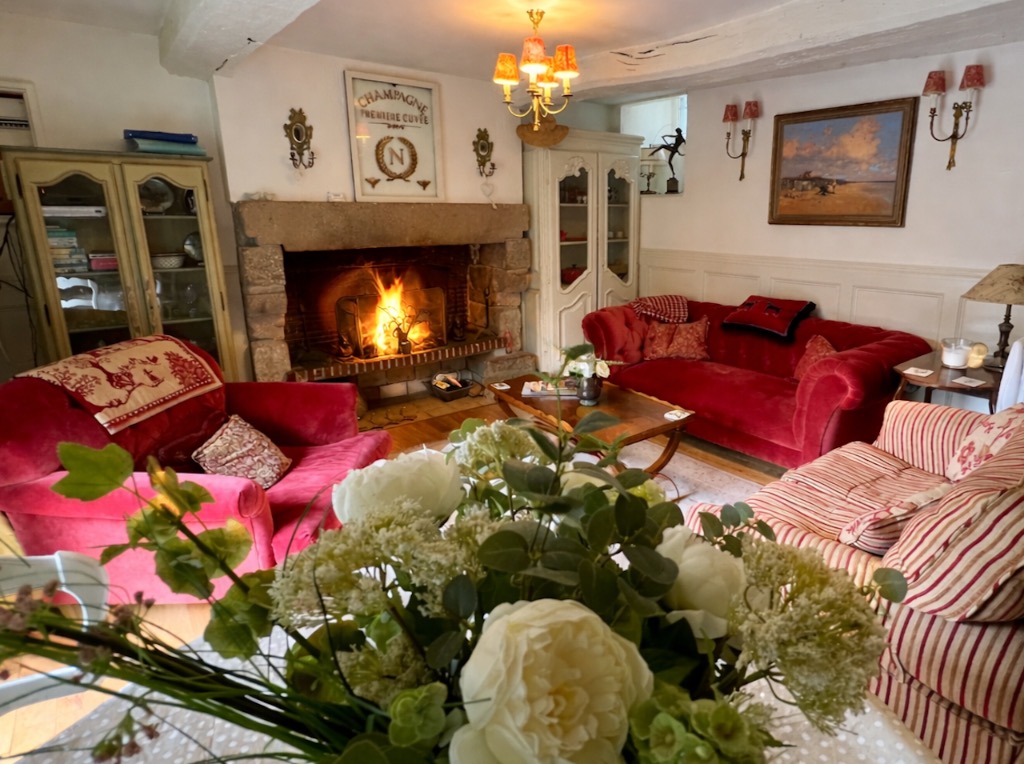 Pet-Friendly 2-Bed Riverside Gîte at Dinan Port | 3★ Meublé de Tourisme | La Petite Madeleine