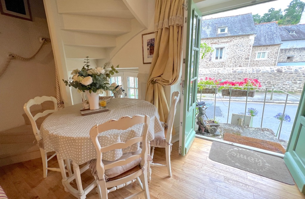 Pet-Friendly 2-Bed Riverside Gîte at Dinan Port | 3★ Meublé de Tourisme | La Petite Madeleine