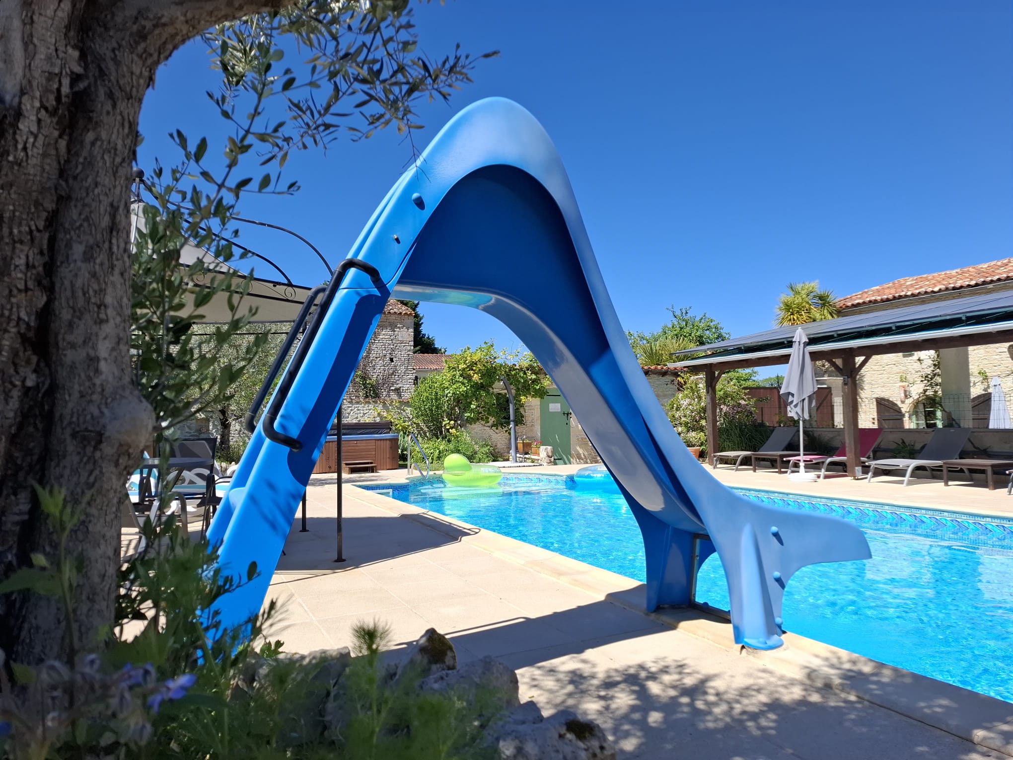 3 bedroom gite with 2 heated salt water pools & hot tub — 3-dormitorios Gîte en Charente-Maritime