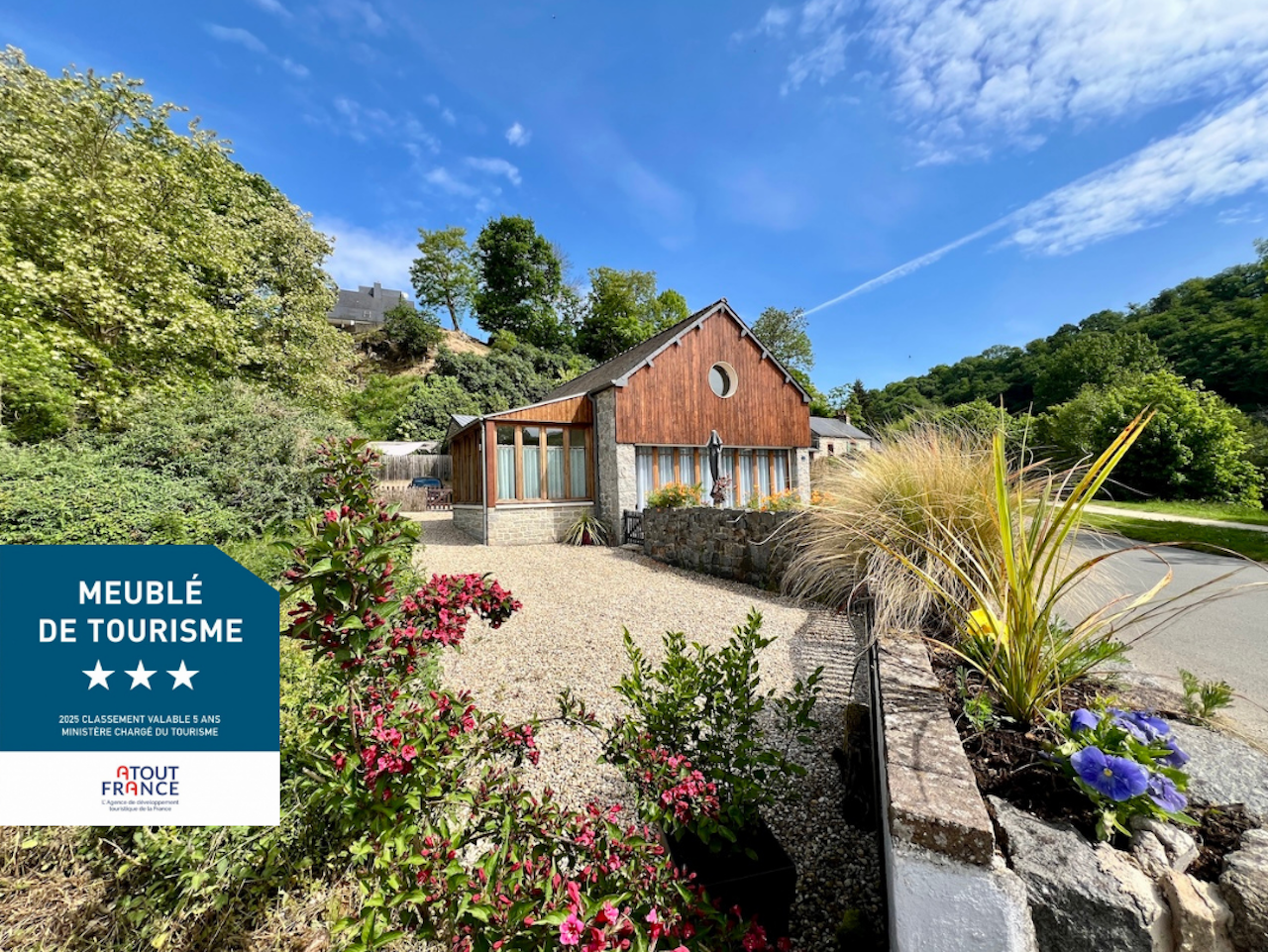 3★ Family & Pet-Friendly Riverside Holiday Cottage in Léhon, near Dinan | Quai du Val — 3-camere Gite a Côtes-d'Armor
