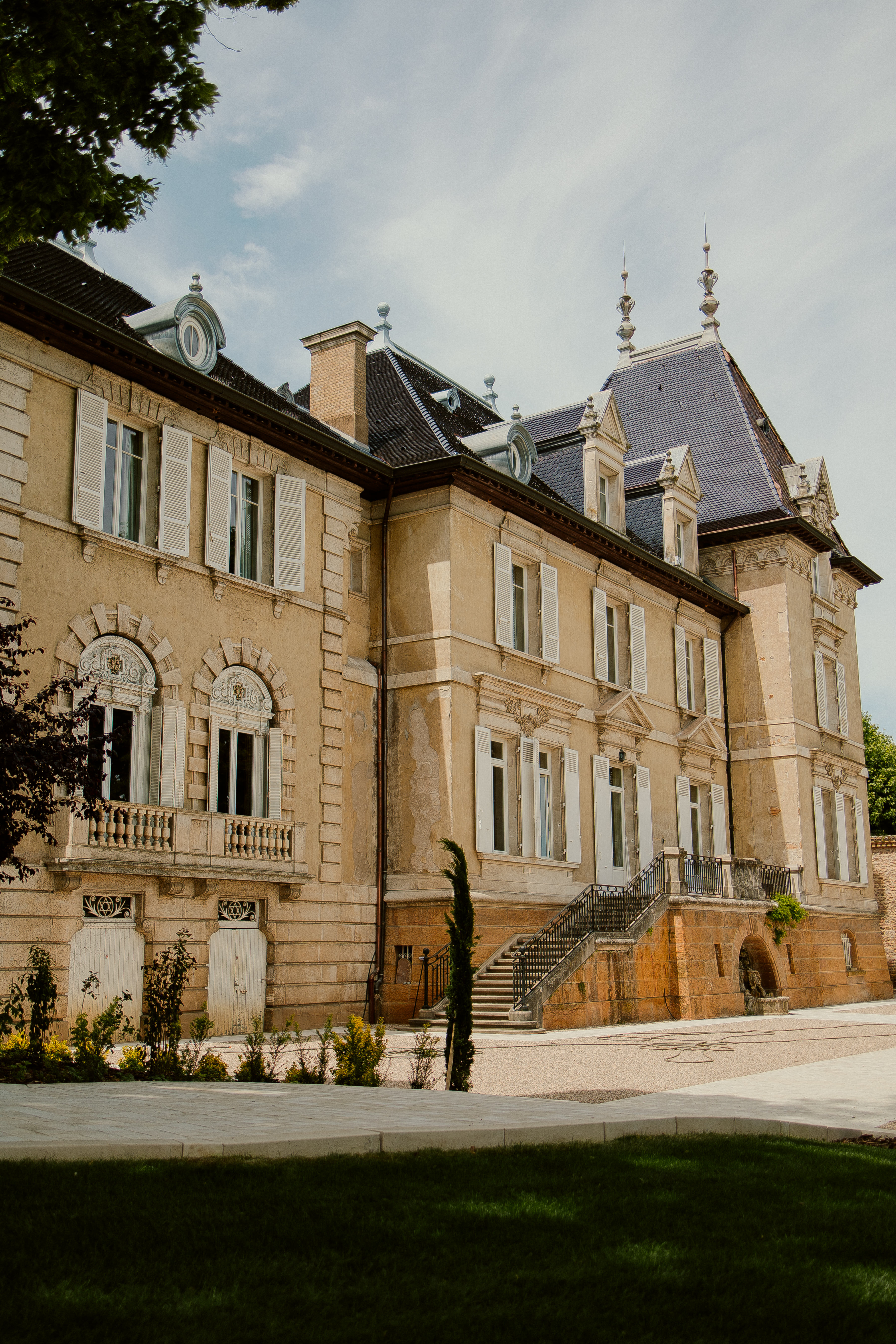 Chateau in Beaujolais with pool — 12-bed Chateau / Country House in Rhône