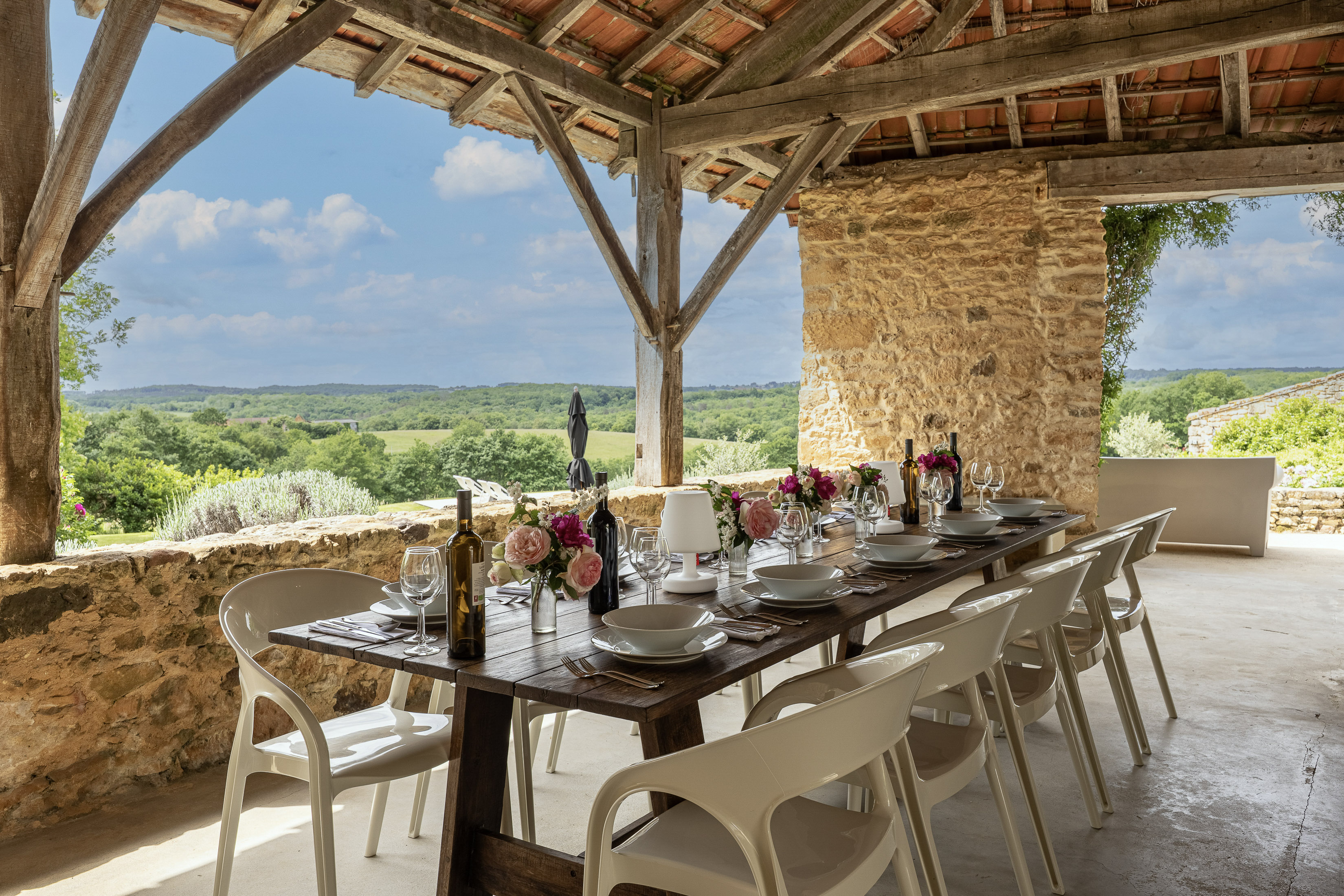 Le Mas & Le Mazet - summer kitchen with a view