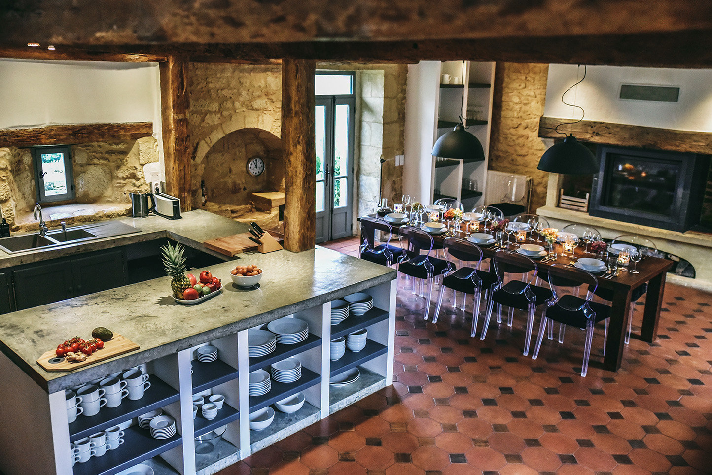 Le Mas & Le Mazet - kitchen and dining area