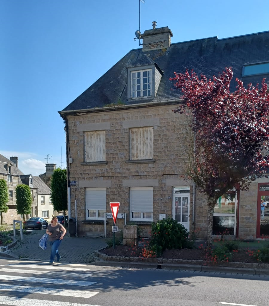 The Courtyard Garden - Accessible Gite in Sourdeval — 3-sypialnie Gite w Sourdeval