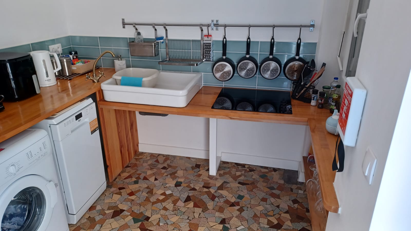Wheelchair-height kitchen