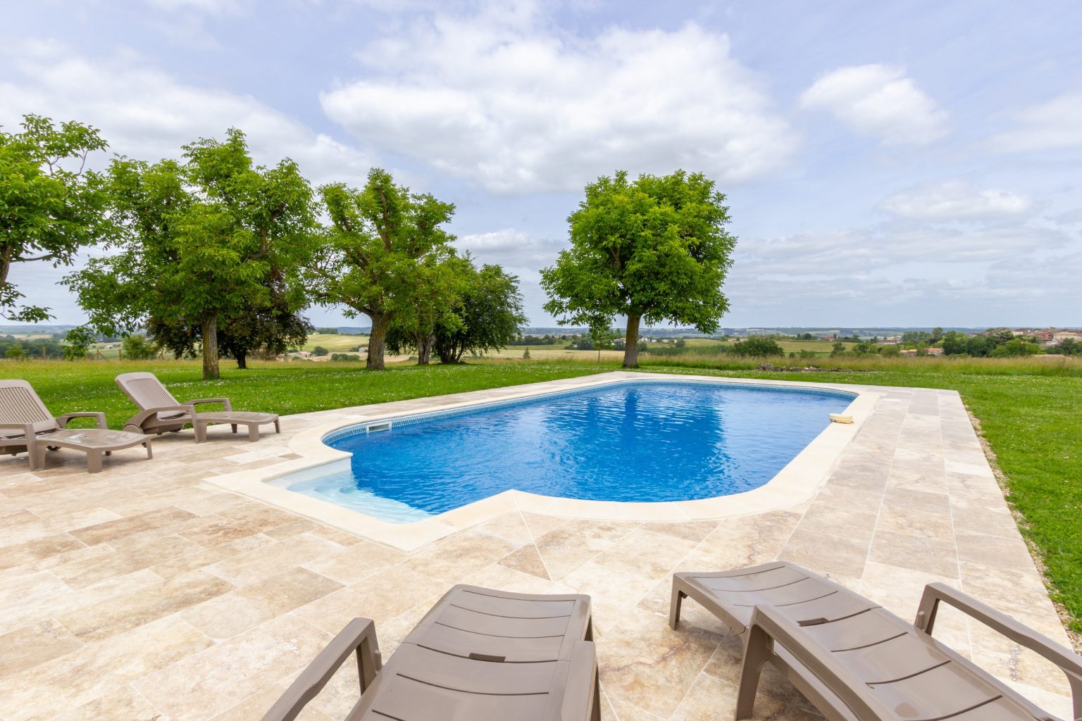 Les Rosiers – Large Private Pool and Incredible Views to Duras