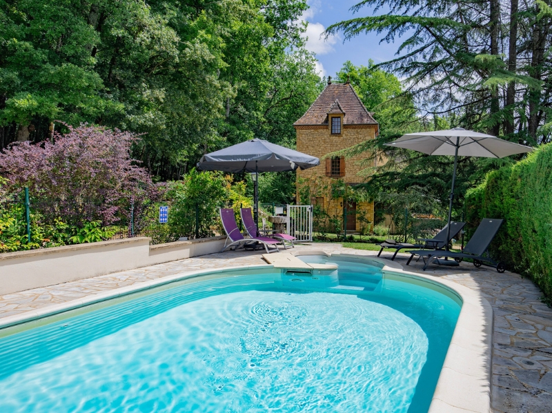 Private Pool and Secluded by the River Dordogne