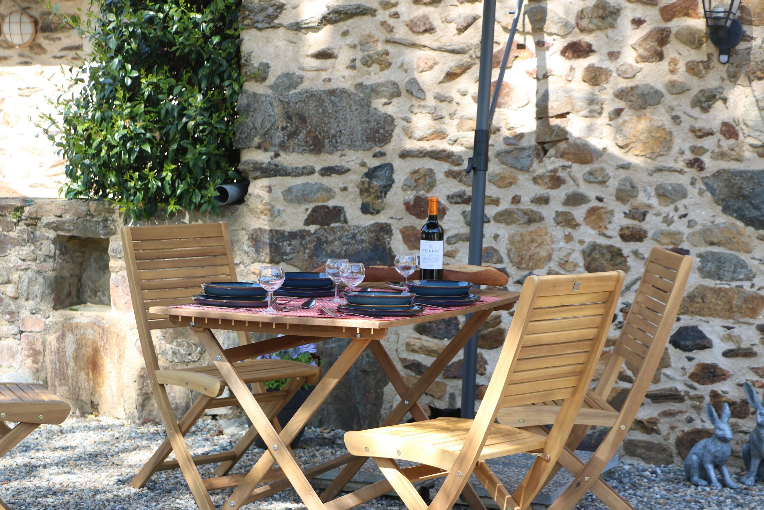 Henry outdoor dining terrace