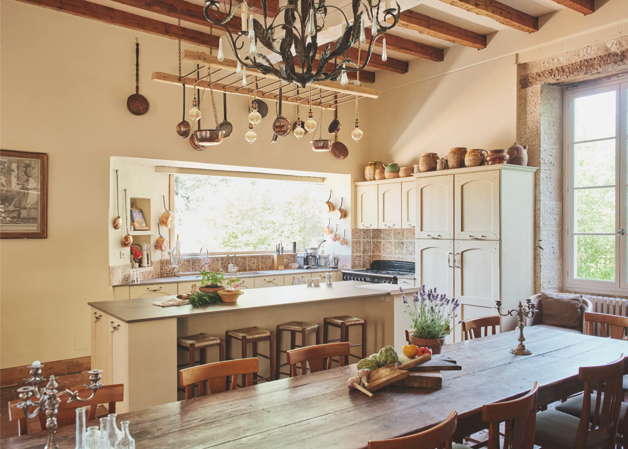 Kitchen and dining space in the grand salon